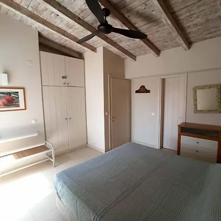 Eleni Sea Side House Near Town And بيت للعطل شاطئ ميغالي أموس